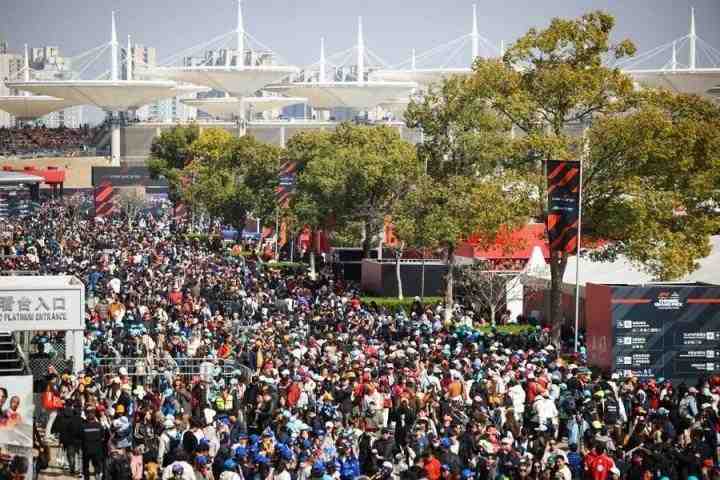  上海国际赛车场再度沸腾；F1中国大奖赛三天观众涌入显著；近20年最高纪录诞生。 体育新闻 上海国际赛车场再度沸腾；F1中国大奖赛三天观众涌入显著；近20年最高纪录诞生。 体育新闻 上海国际赛车场再度沸腾；F1中国大奖赛三天观众涌入显著；近20年最高纪录诞生。 体育新闻