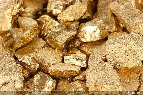 黄金市场剧烈震荡；多家银行调整交易规则；投资者需理性看待波动。