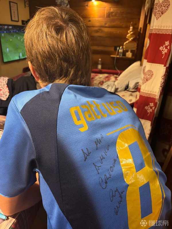  蓝衣军团的断层危机：世界杯战绩低迷背后的数据真相 体育新闻