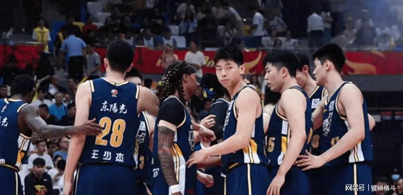  卫冕冠军难掩疲态，广东男篮为何能重回争冠行列？ 体育新闻