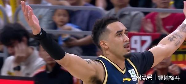  卫冕冠军难掩疲态，广东男篮为何能重回争冠行列？ 体育新闻