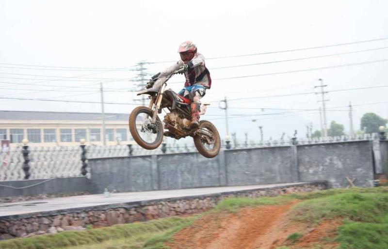  为什么张雪的创业故事如此动人？国产制造背后的坚守与突围 新闻