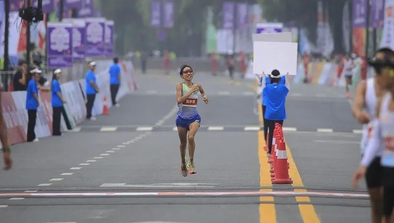  从东极到火洲：张水华全马235实力背后的半马战略深度拆解 体育新闻