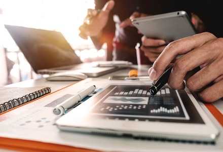  【深度复盘】美元理财“躺赚”逻辑崩塌：一位亲历者的汇率风险拆解 股票财经